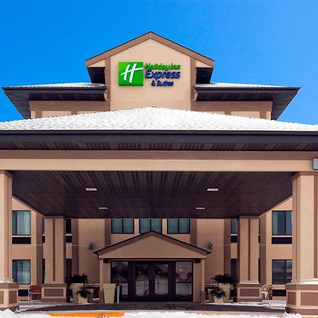 Holiday Inn Express & Suites Winner By Ihg Exterior photo